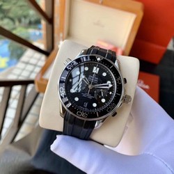 Omega Seamaster Black Dial on Black Rubber Strap Chrono